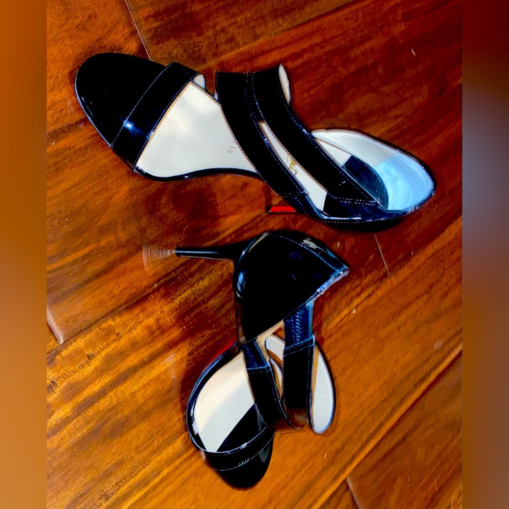 Beautiful New Louboutin Paris Sandals